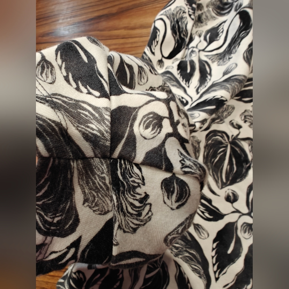 Maeve Black and White Floral Button-Front V-Neck Shirt - Picture 7 of 7